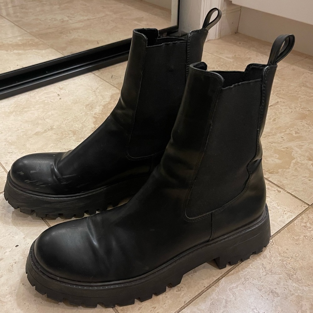 Chunky Vegan Leather Platform Chelsea boots 🖤✨